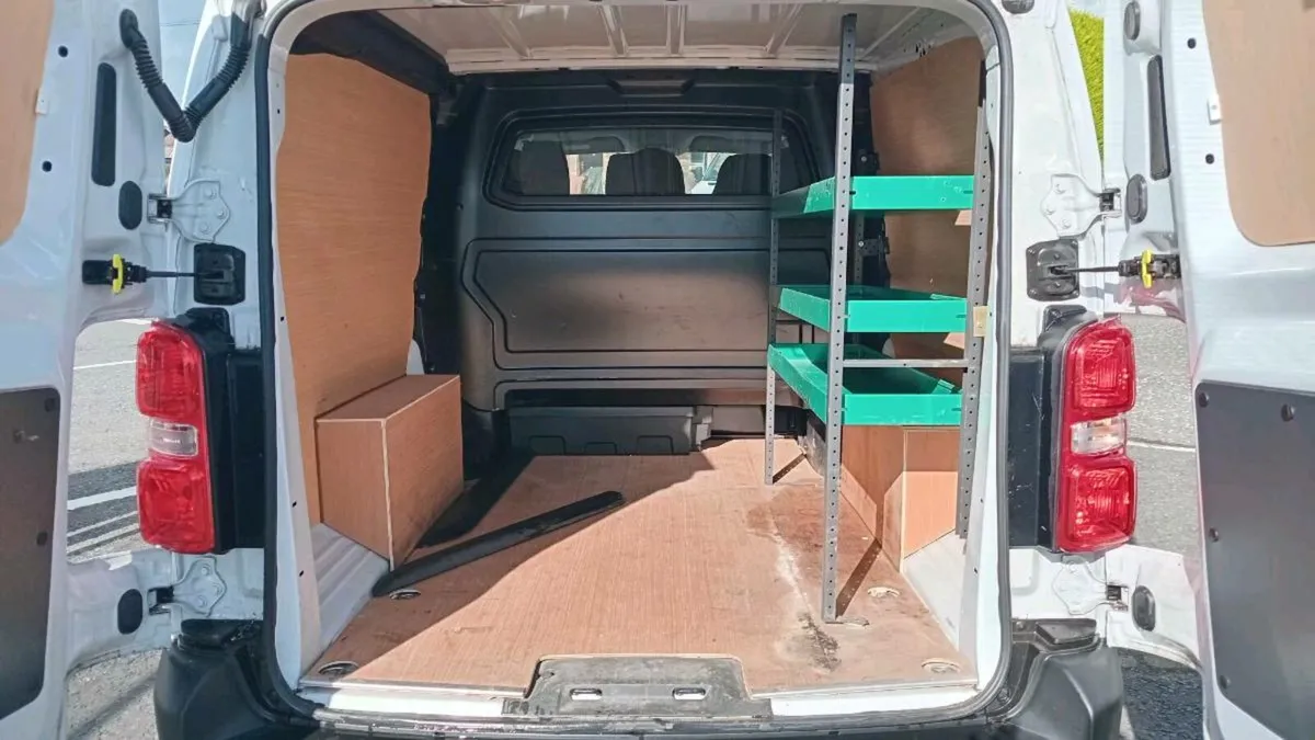 Vauxhall vivaro crewcab van, 6seats ,light damage - Image 4