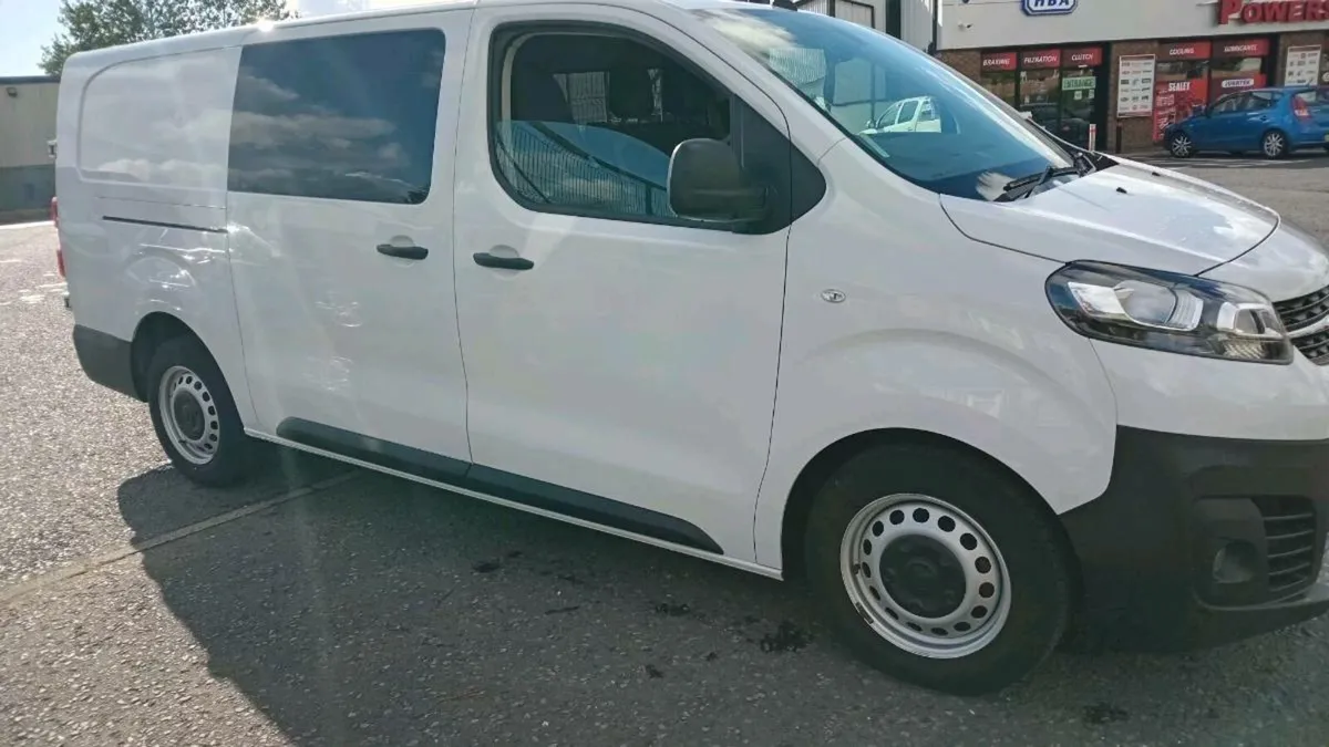 Vauxhall vivaro crewcab van, 6seats ,light damage - Image 1