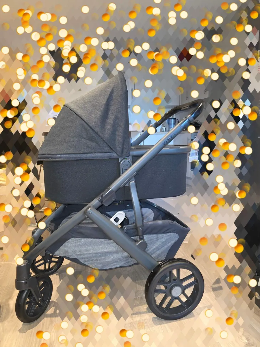 Uppababy Vista V2 with car seat Immaculate - Image 2