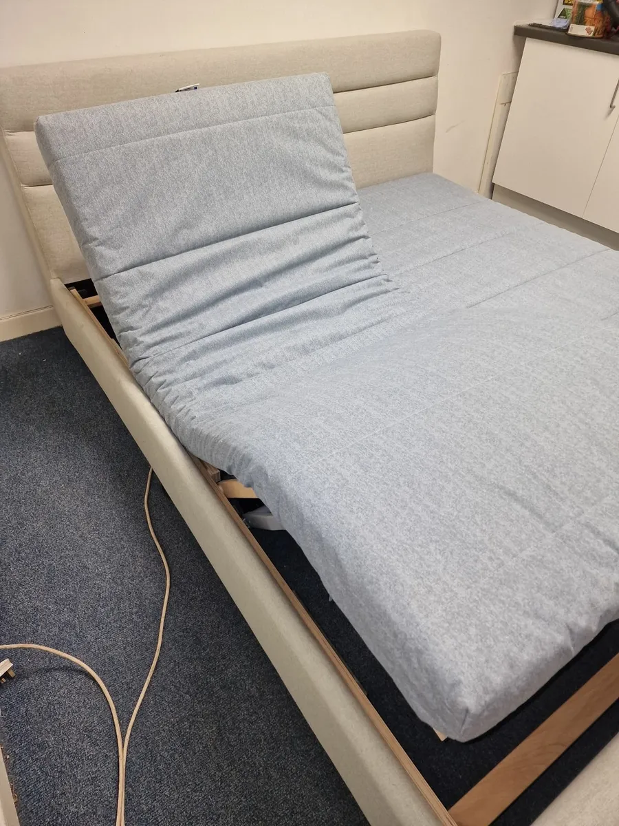 TEMPUR 6ft adjustable - massage bed - Image 4