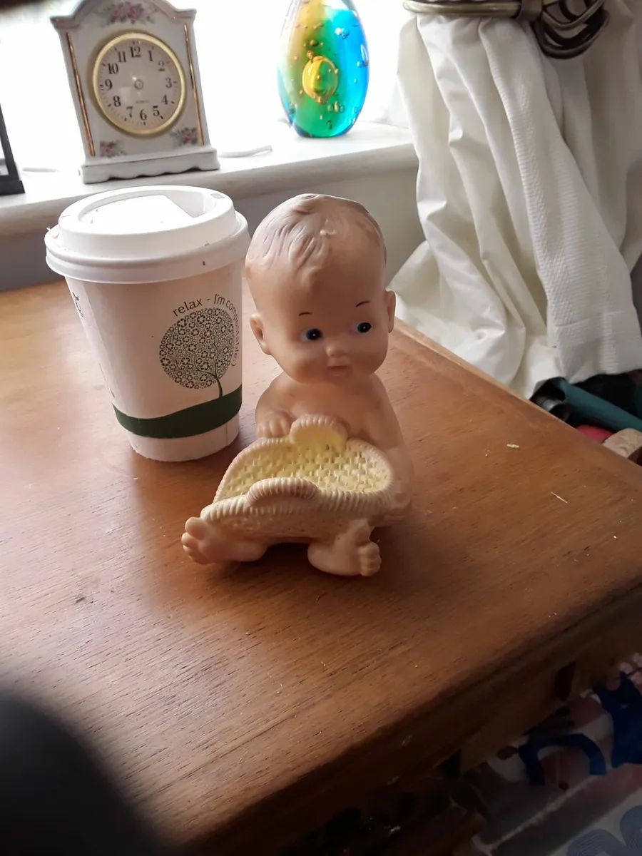 Bonneyfex rubber baby doll yellow basket vintage - Image 2