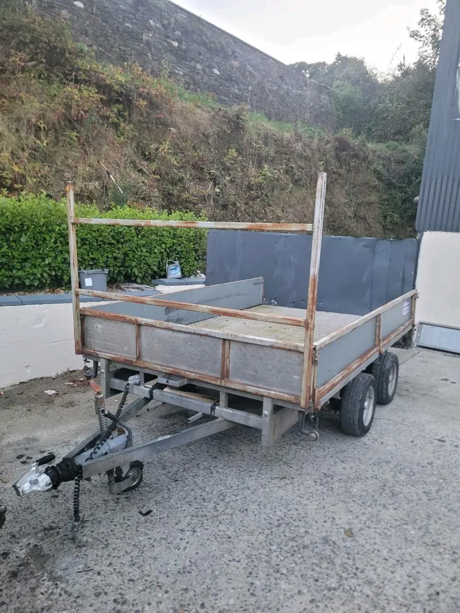Trailer - Image 1
