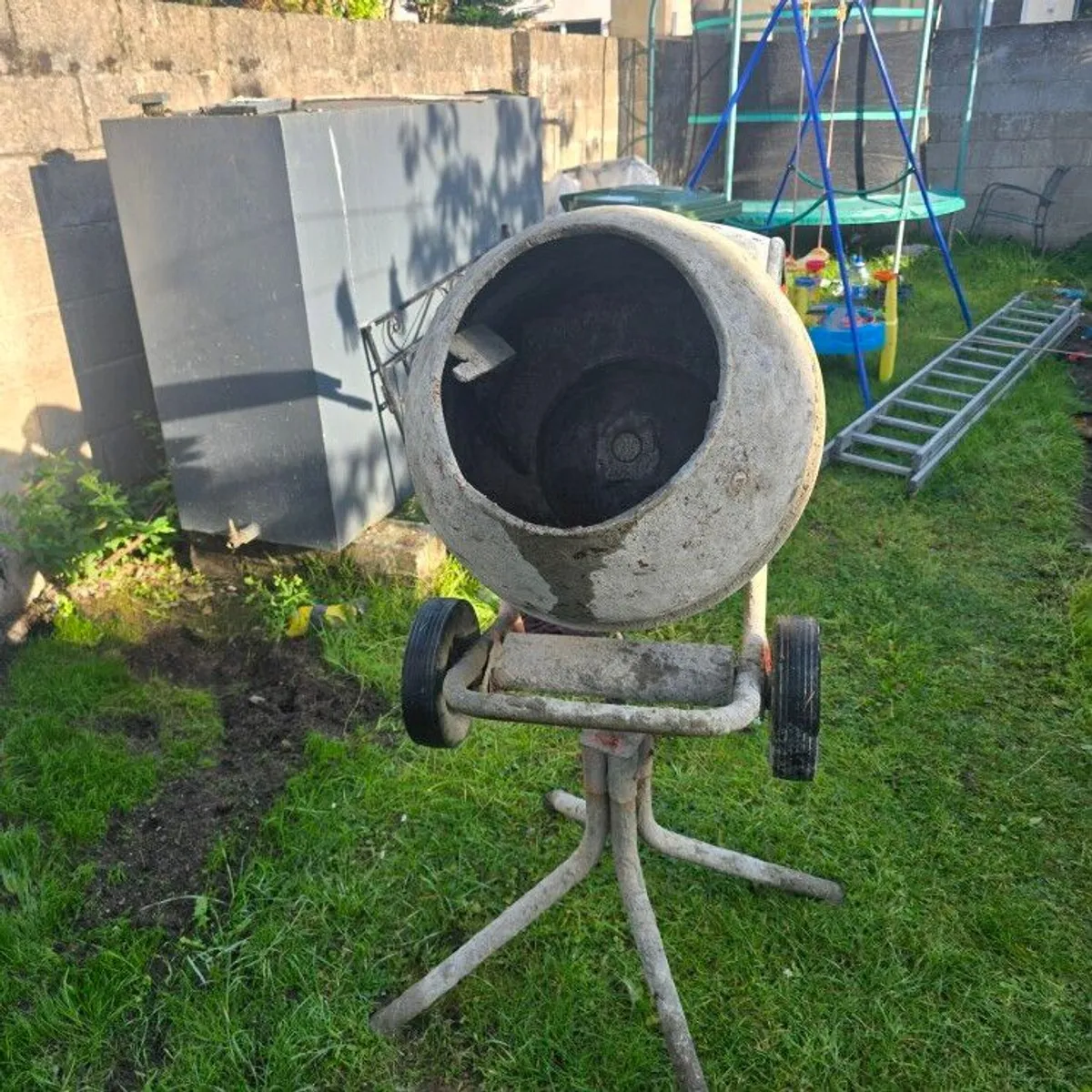 cement mixer - Image 1