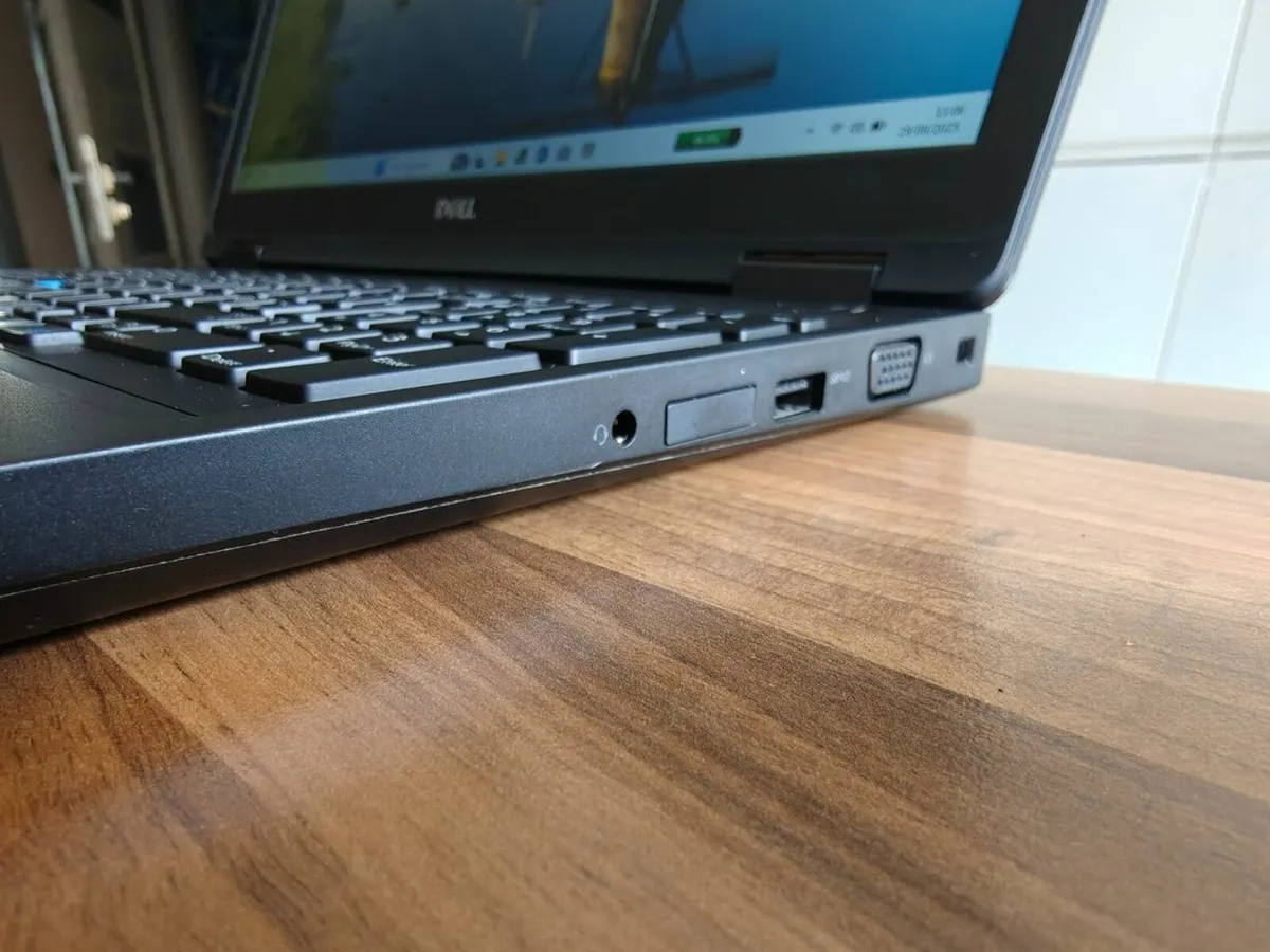 Dell Precision 3530 | i7 | 16GB | 256GB | Touch - Image 3