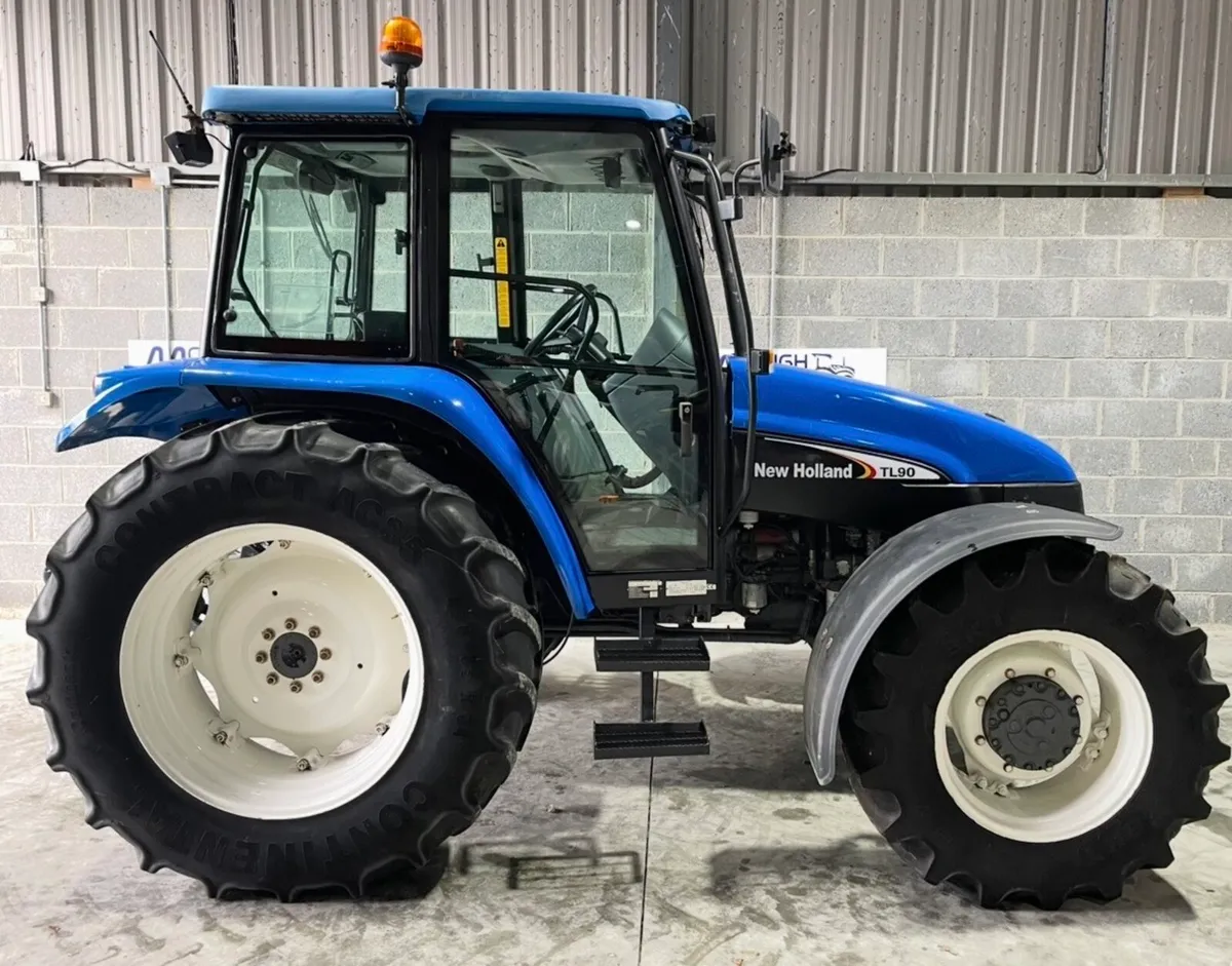 NEW HOLLAND TL90 **Manual Shuttle** - Image 3