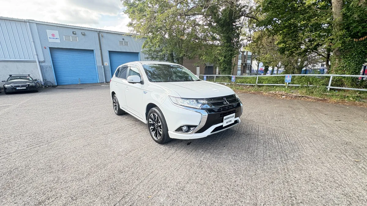 Mitsubishi Outlander 2.0 Hybrid Plug in 2016 - Image 3