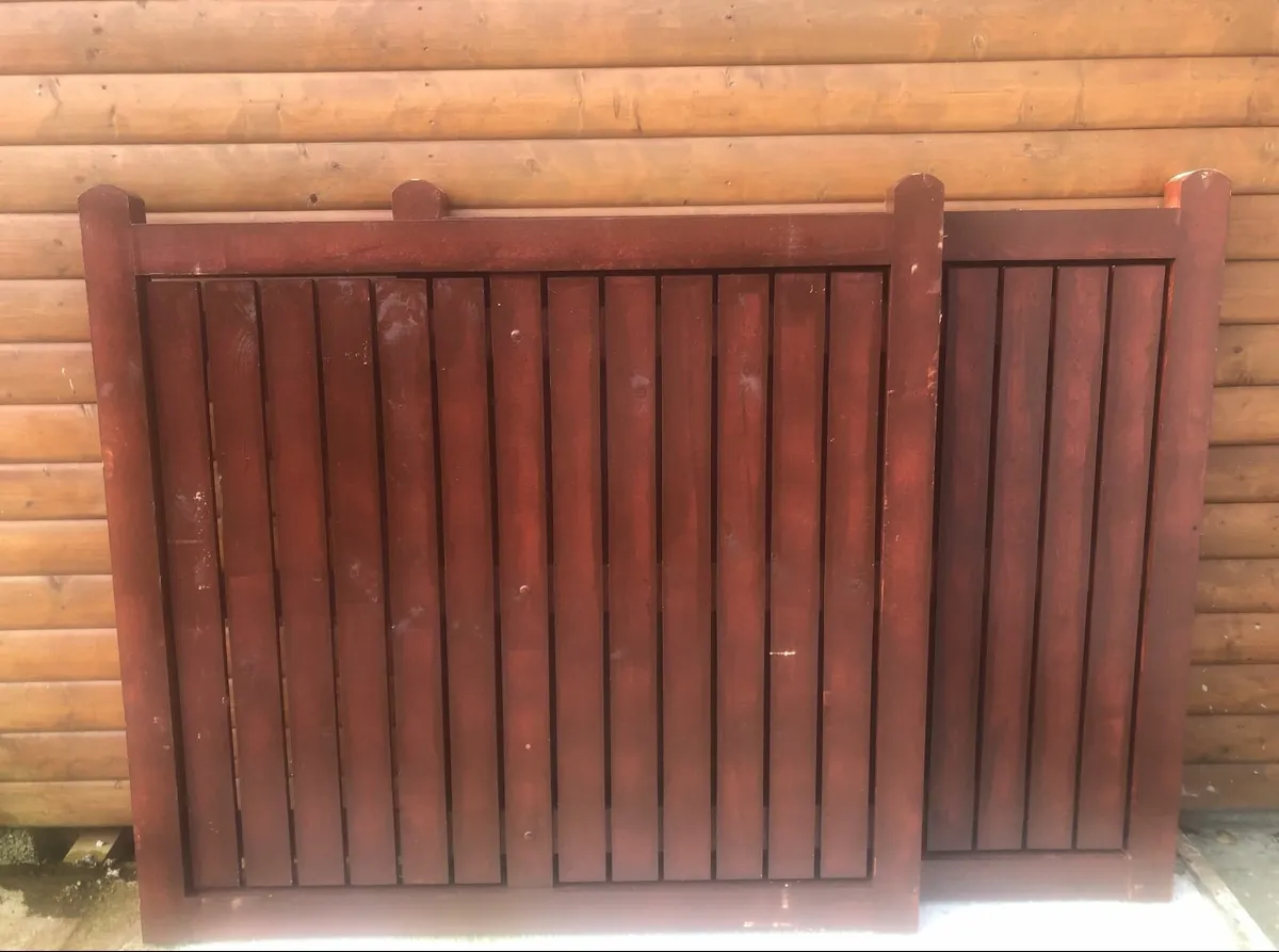 Holly Hill- Timber Entrance gate - Image 1