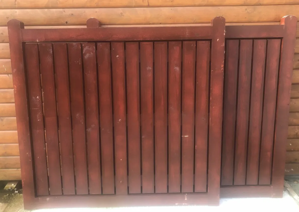 Holly Hill- Timber Entrance gate - Image 2