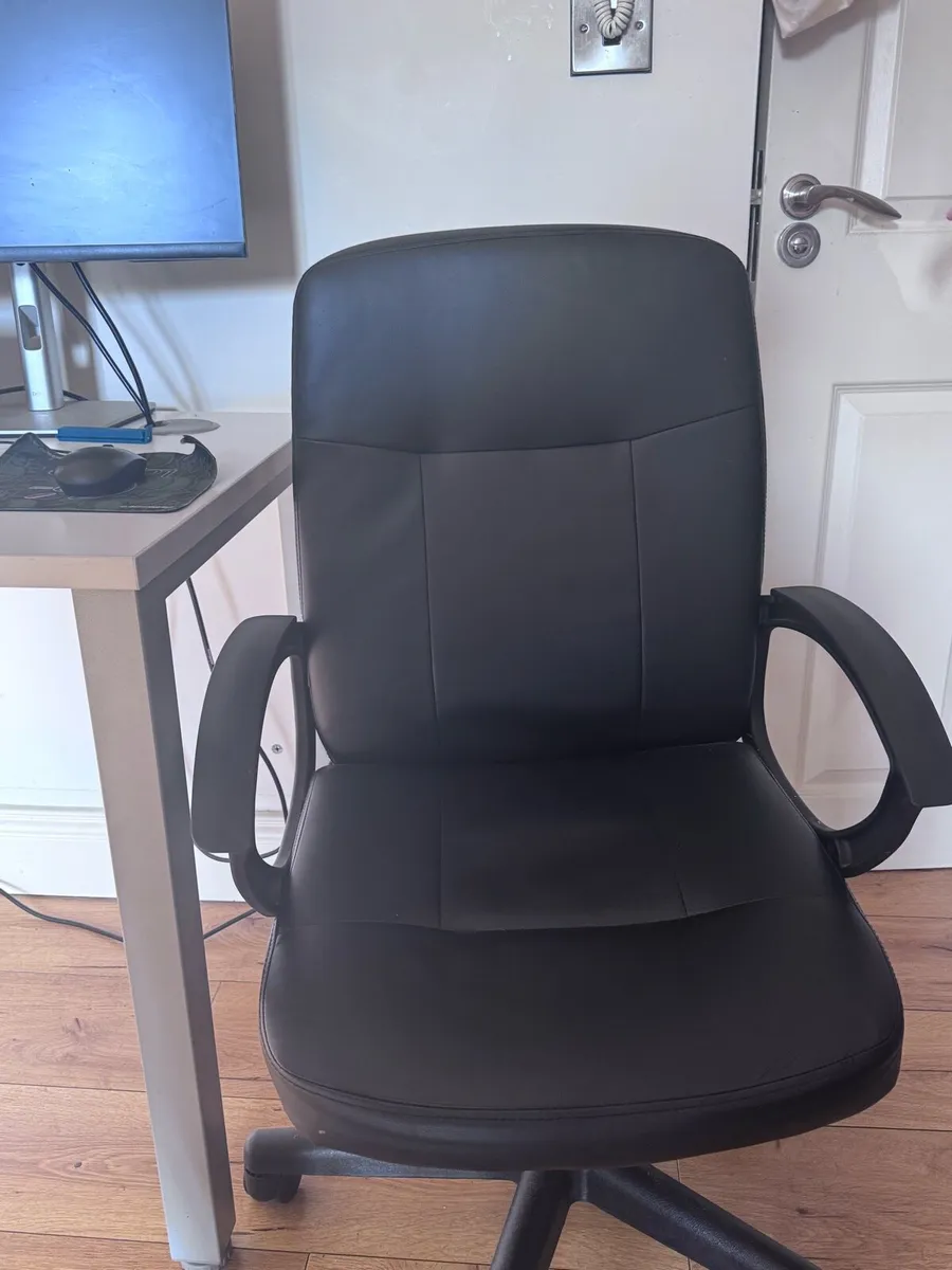 Office chair - Image 1