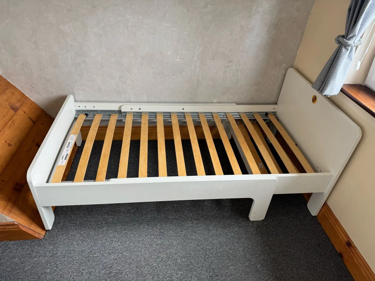 Toddler bed extending to Single bed with mattress - Image 1