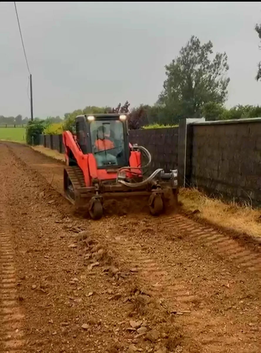 Tracked Skid Steer (Wet Hire) Tree services - Image 1