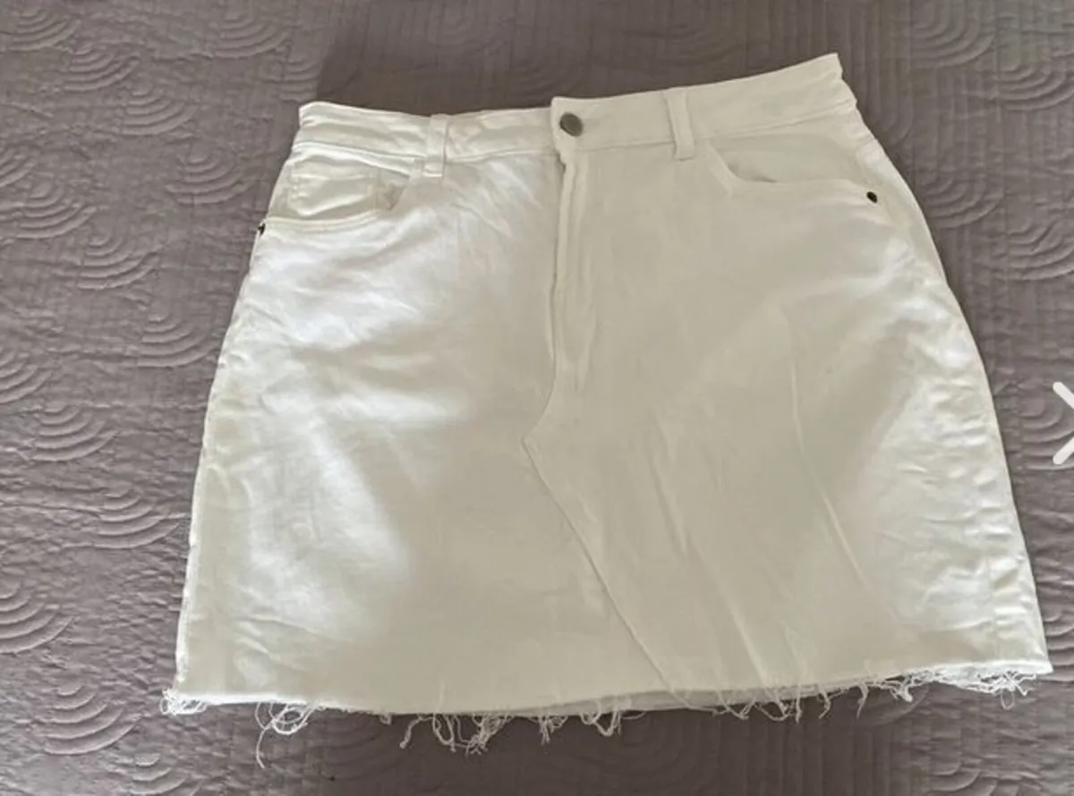 Dunnes White Denim Skirt Size 14 - Image 1