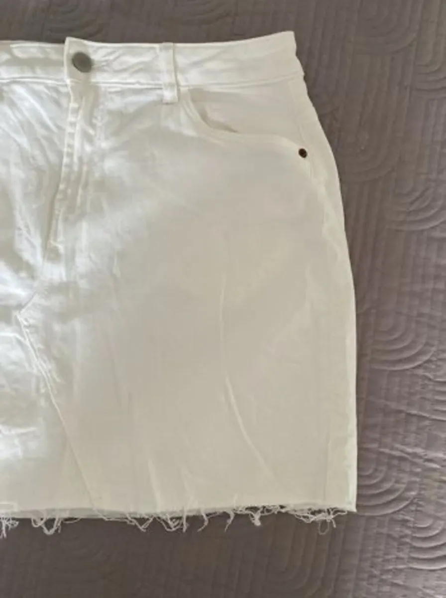 Dunnes White Denim Skirt Size 14 - Image 4