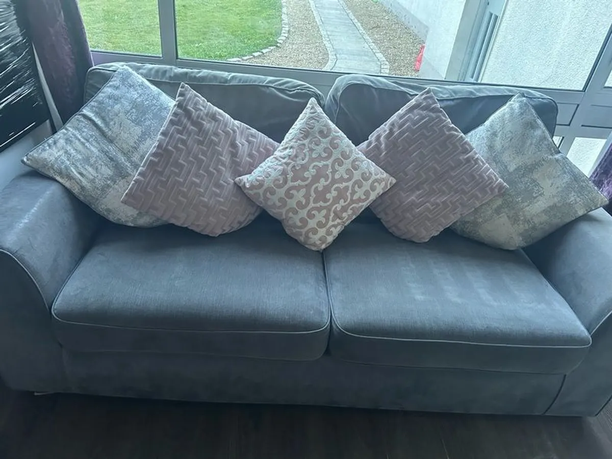 Suite of furniture - Image 2