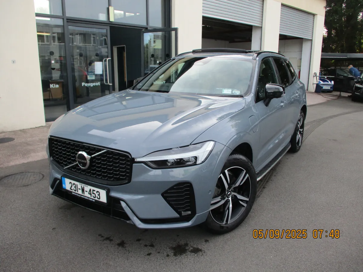 Volvo XC60 T6  MASSIVE SPEC HYBRID DARK PLUS2023 - Image 1