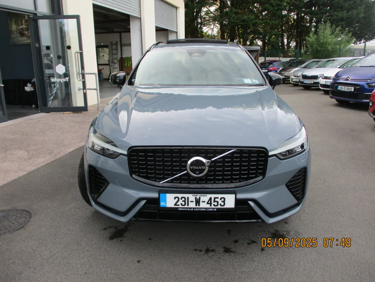 Volvo XC60 T6  MASSIVE SPEC HYBRID DARK PLUS2023 - Image 2