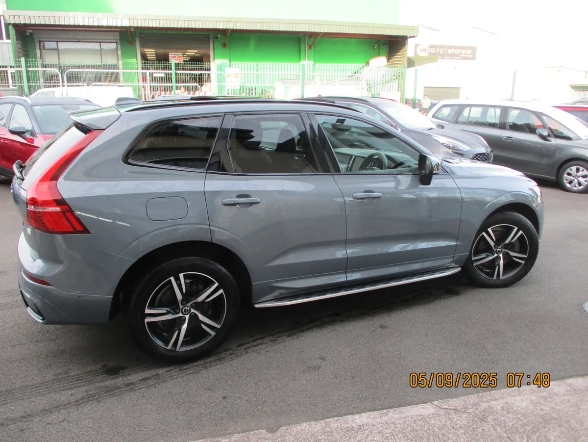 Volvo XC60 T6  MASSIVE SPEC HYBRID DARK PLUS2023 - Image 4