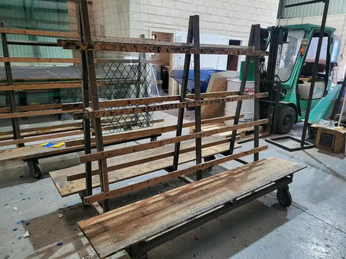 5 glass window racks - Image 1