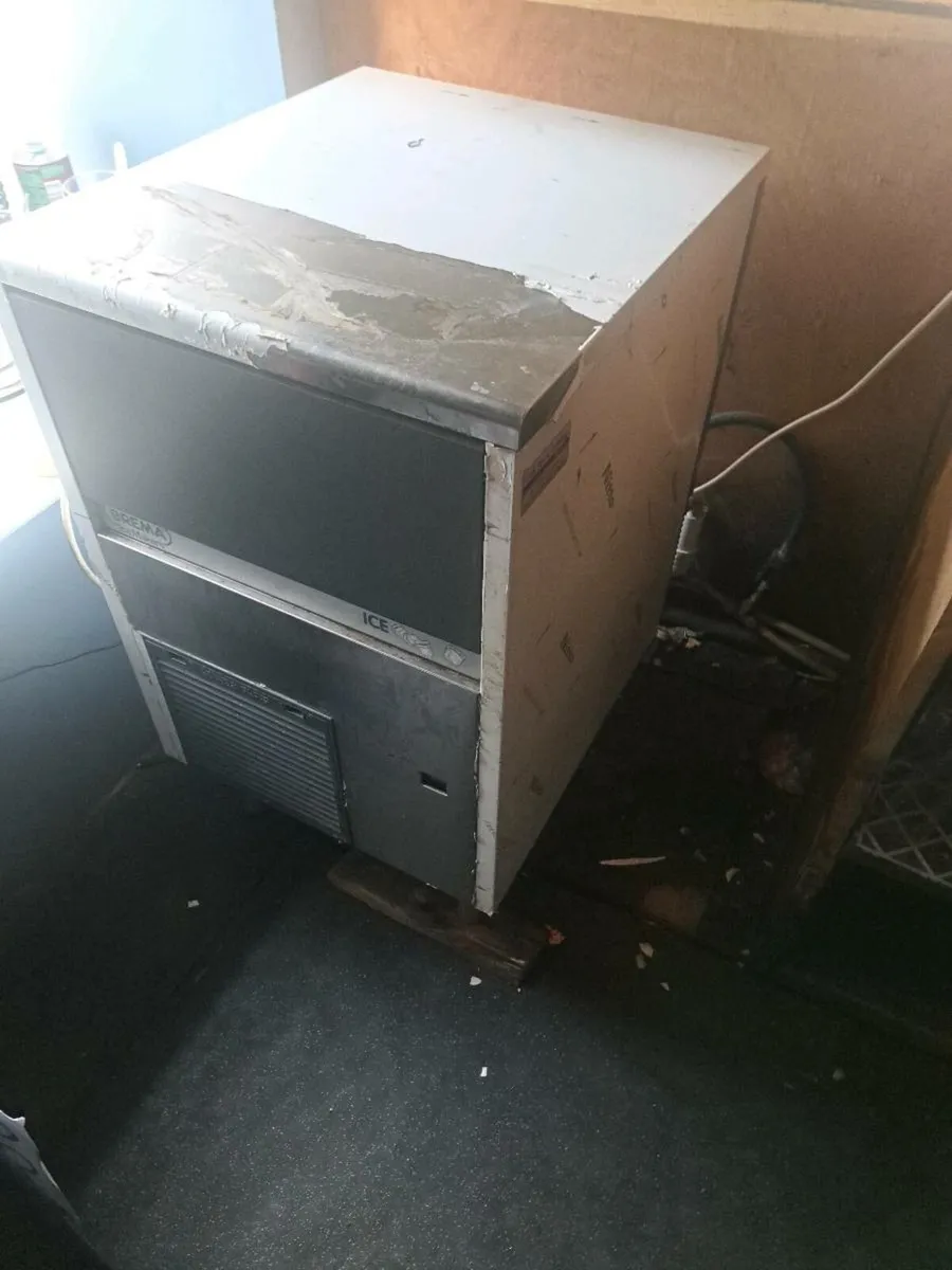 Ice machine and glass washer - Image 1