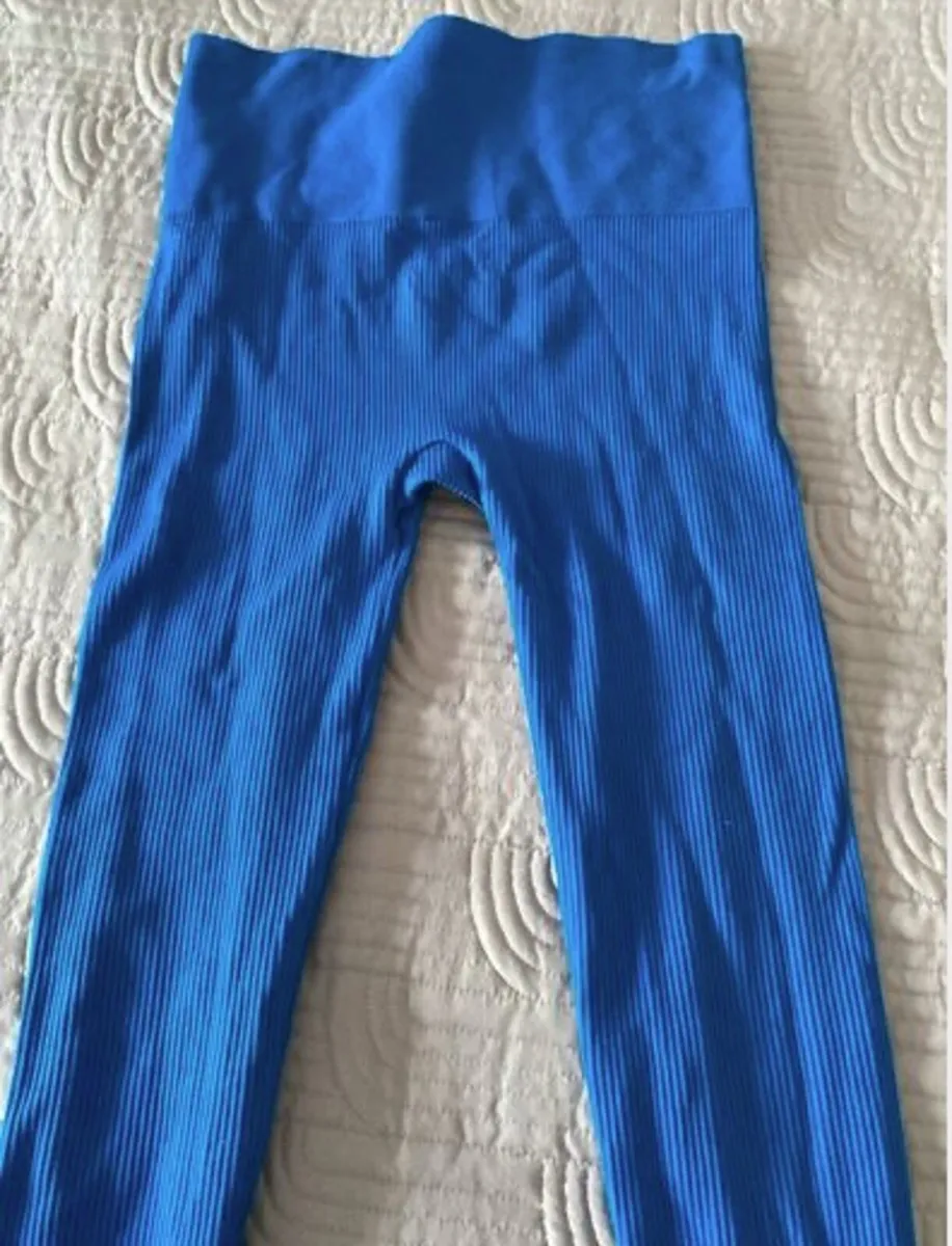 Stradivarius Leggings Size M - Image 2