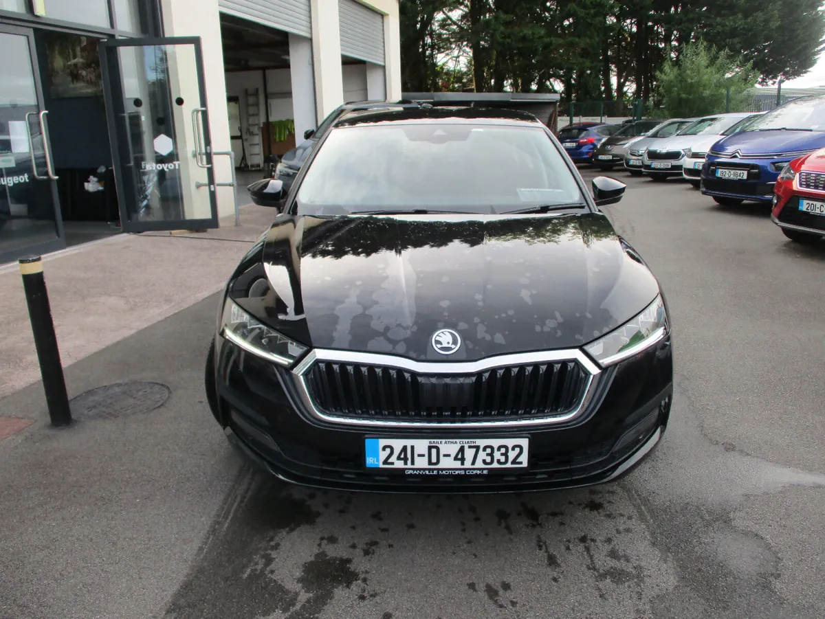 Skoda Octavia 2.0TDI AMBITION  2024 - Image 2