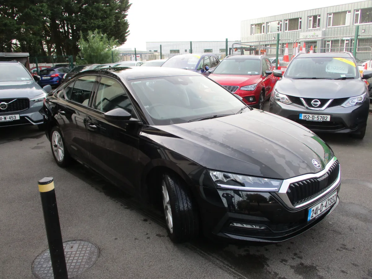 Skoda Octavia 2.0TDI AMBITION  2024 - Image 3