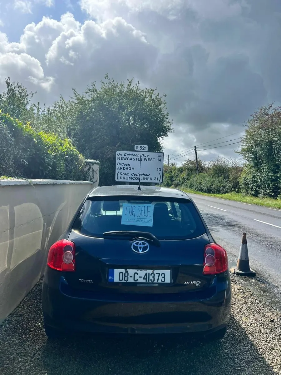 Toyota Auris 2008 - Image 2