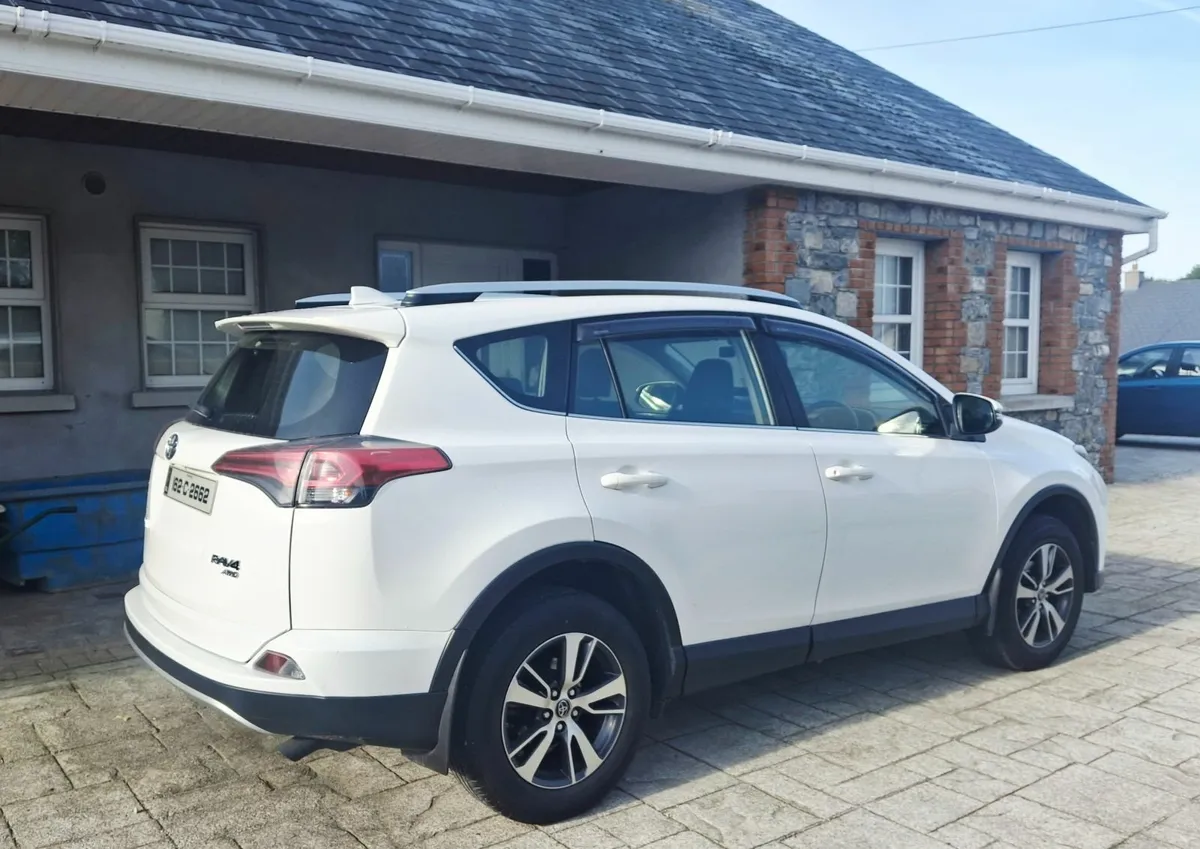 TOYOTA  RAV4 - Image 2
