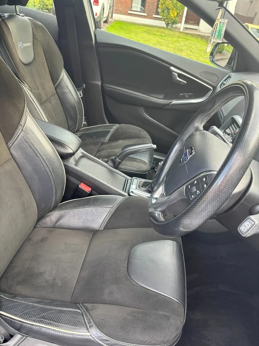 Volvo V40 2014 R-Design Diesel NCT Tax LOW MILEAGE - Image 4