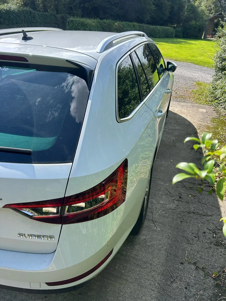 Car - Image 3