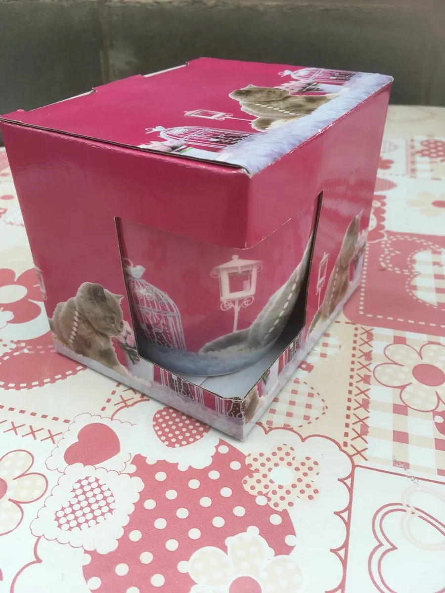 Brand New In Box Beautiful Cat Mug - Image 1