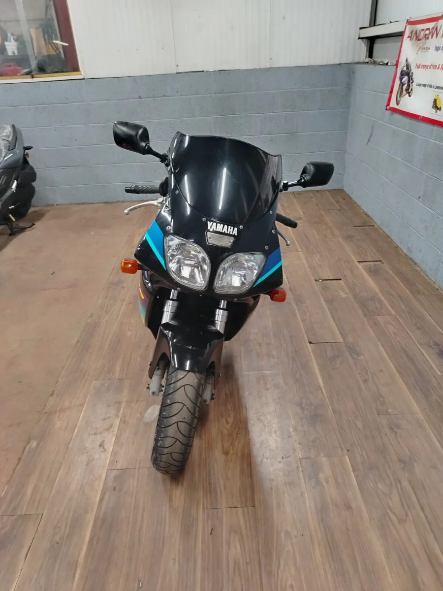 Yamaha FZR600 - Image 4