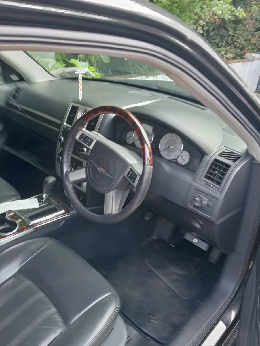 08 Chrysler 300c - Image 2