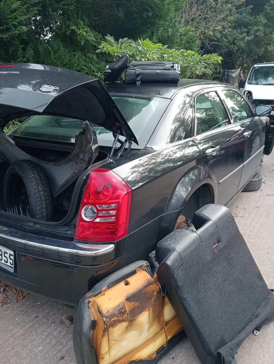 08 Chrysler 300c - Image 3