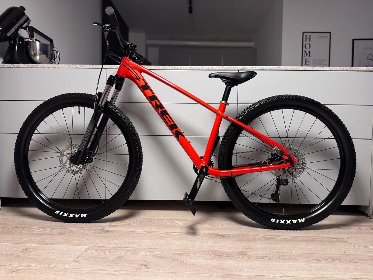 TREK Marlin 6 Hardtail Bike Shimano Deore 1X10 - Image 2