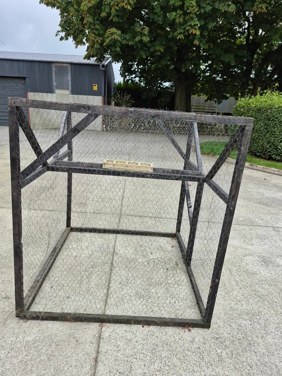 Hen Run/Chicken Coop - Image 1