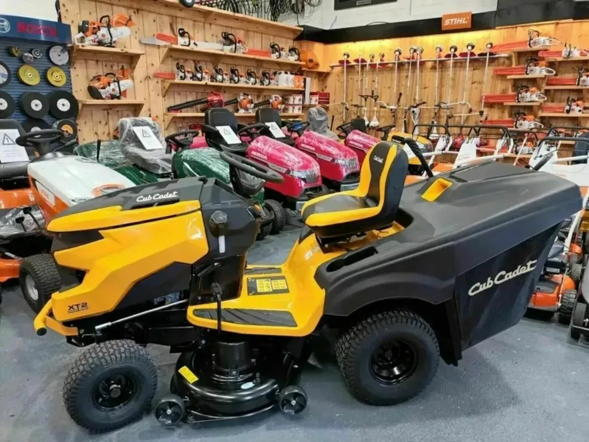 Cub Cadet XT2 Ride on mower - Image 2