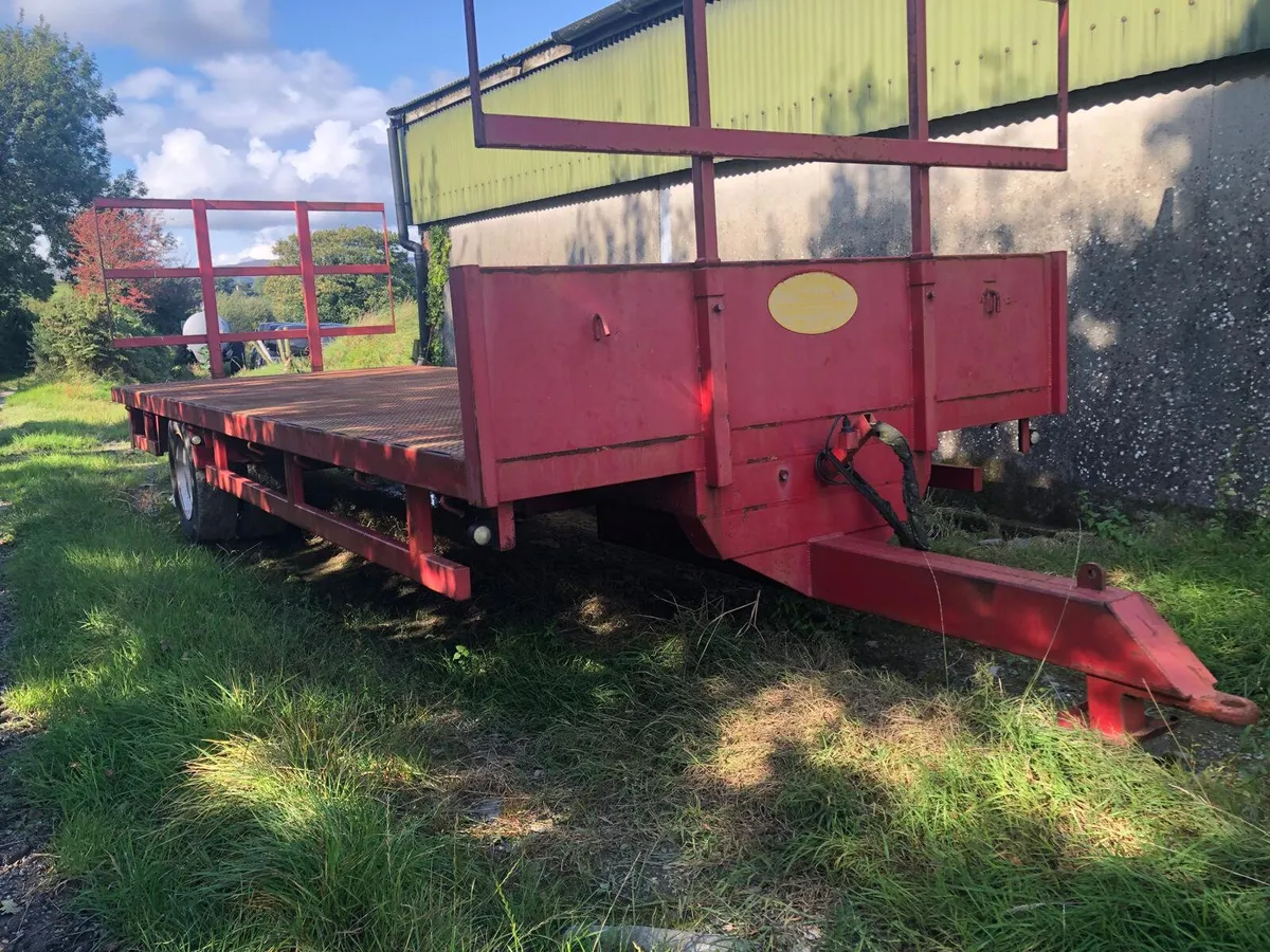 Bale trailer - Image 1