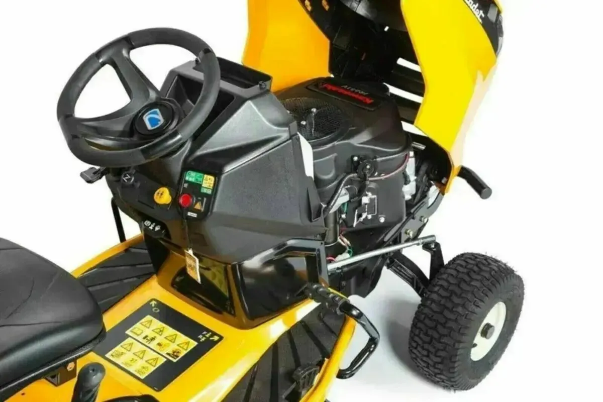 Cub Cadet XT2 Ride on mower - Image 4