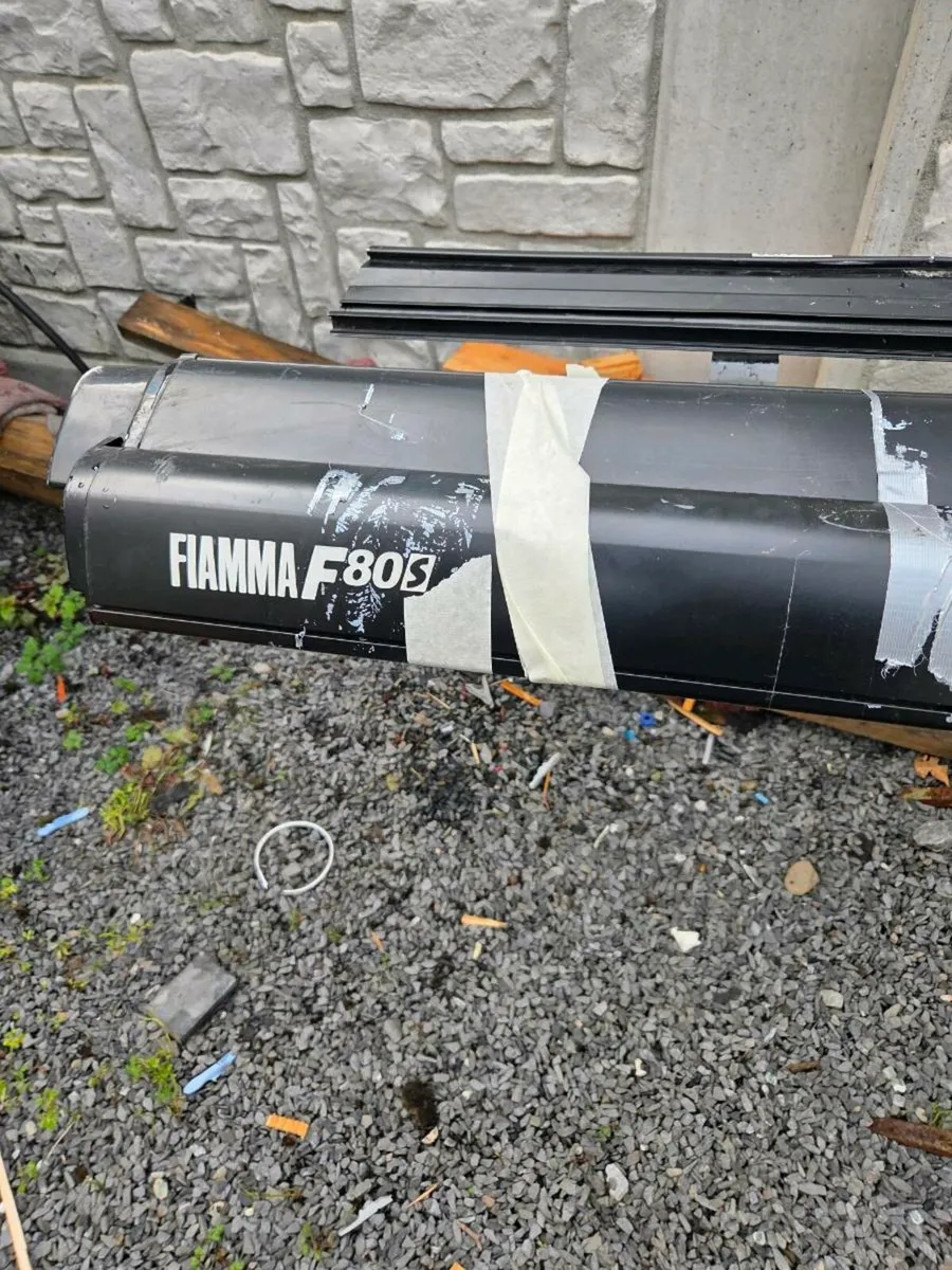 Fiamma F80S awning - Image 1