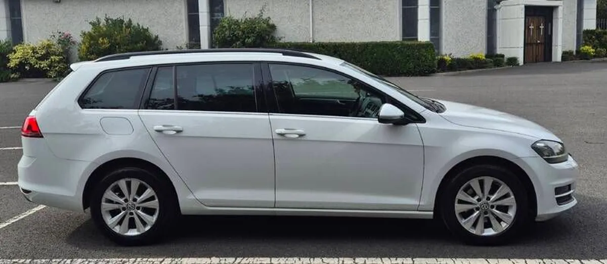 2014 Volkswagen Golf - Image 2
