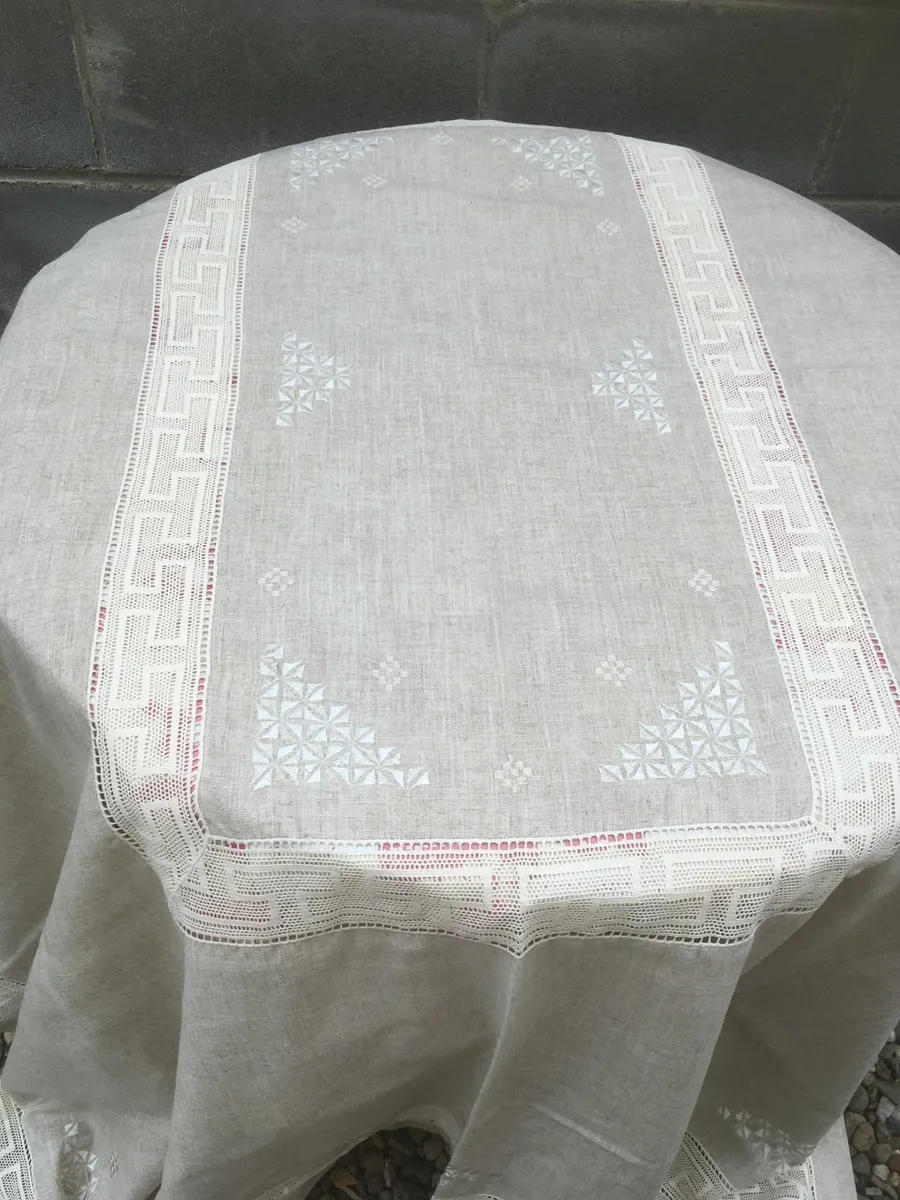 NEW Linen Table Cloth with 8 matching Place Mats - Image 3