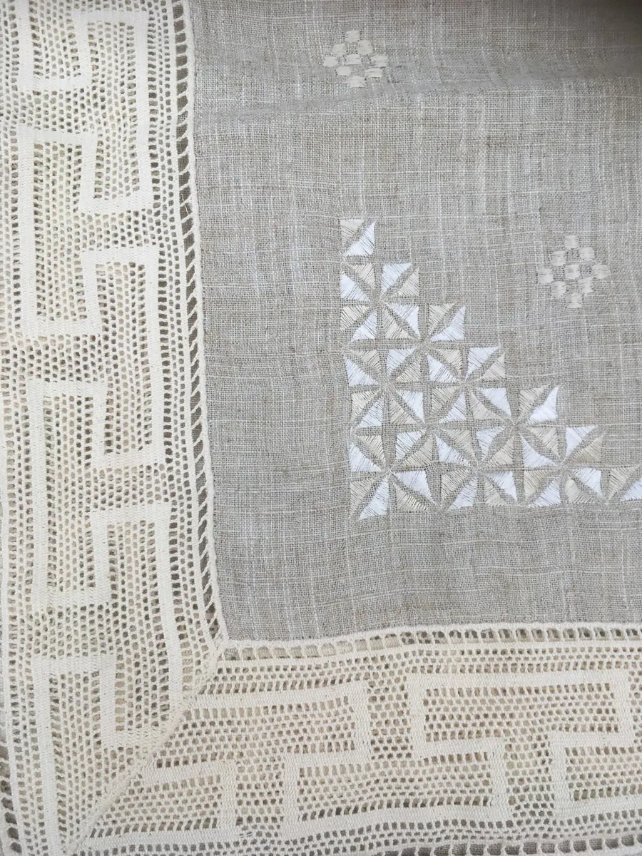 NEW Linen Table Cloth with 8 matching Place Mats - Image 4