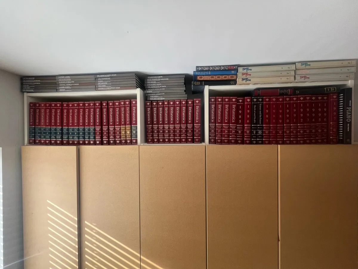 Britannica Books - Image 4