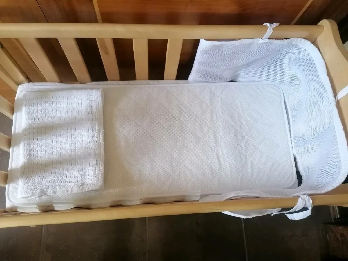 Baby Rocking Cot - Image 2
