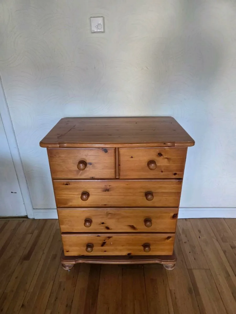 Chest of drawers