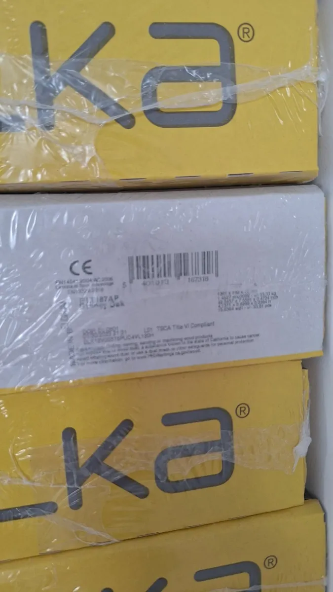 39 packs of medium grey laminate flooring. - Image 3