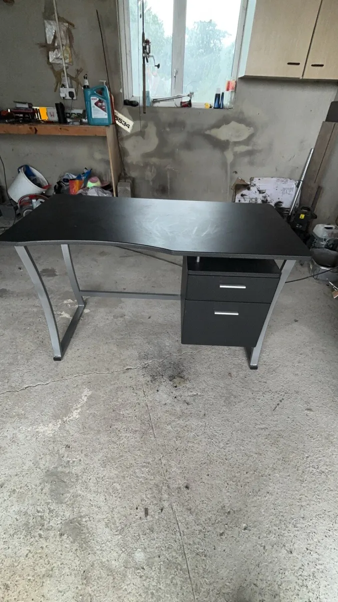 Office desk - Image 1