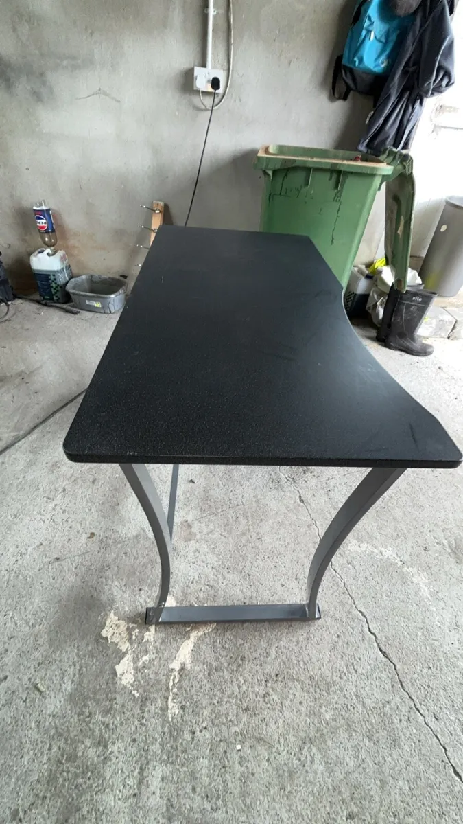 Office desk - Image 2