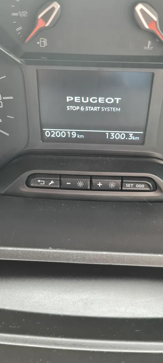 Peugeot Rifter 2020 taxi automatic - Image 4